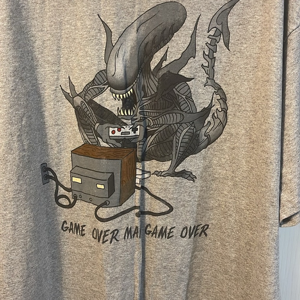 T shirt.. - Picture 2 of 3